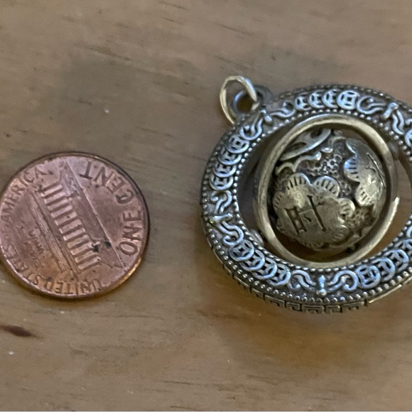 Buddhist Prayer Wheel Double Spinner Pendant - Picture 8 of 8